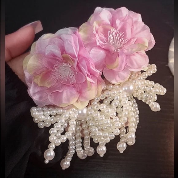 Elegant Pink Pleated Maxi Dress & Floral & Pearl decor Earrings Bundle - Picture 5 of 9